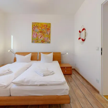 Strandnahe Mit 2 Schlafzimmern Und Terrasse, Am Kurpark, Apartment