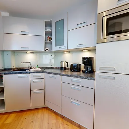 Strandnahe Mit 2 Schlafzimmern Und Terrasse, Am Kurpark, Apartment